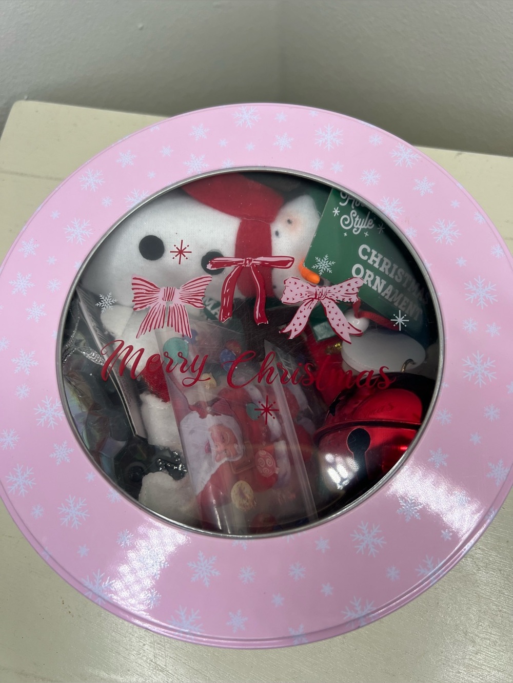 Brand New-Holiday Tin with 5 Assorted Ornaments